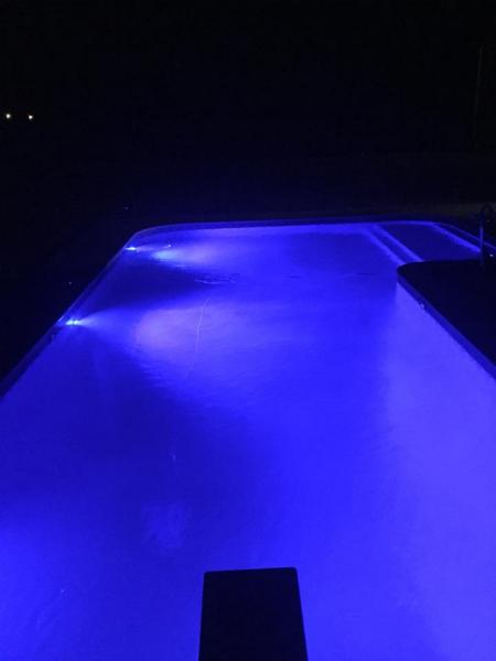 A great photo of this pool at night with this lighting.